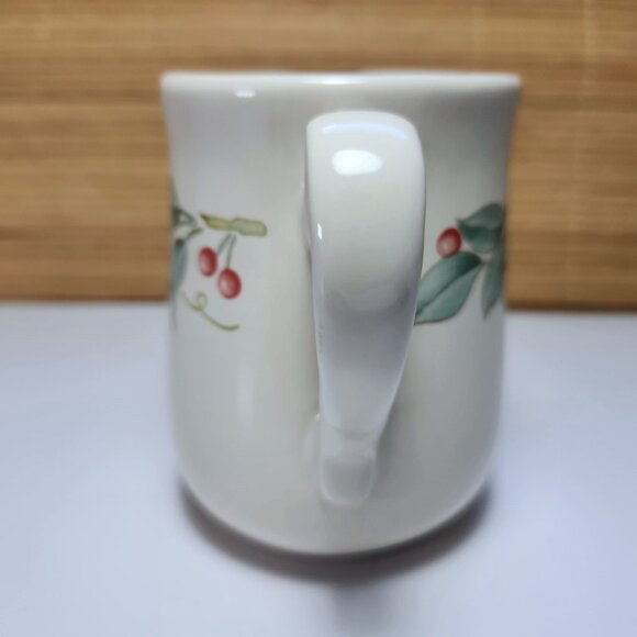 Corelle Abundance Creamer Vintage Fruit and Leaves Cream Colour - Picture 5 of 7